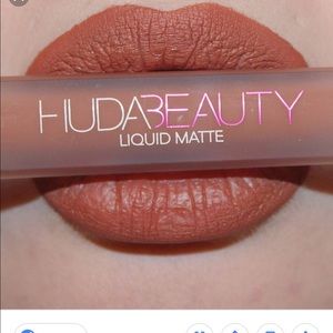 Huda beauty liquid lipstick